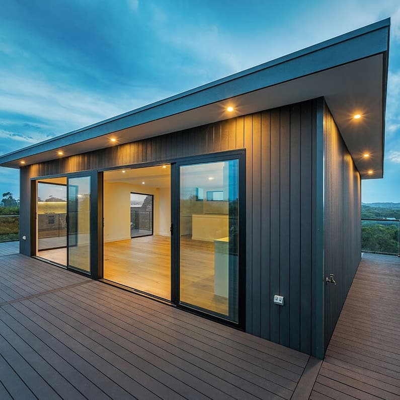 جدران وأرضيات داخلية بتصميم أنيق من تنفيذ شركة خليجي رول للديكور في الرياض